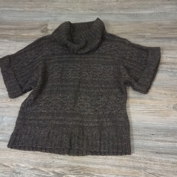 Braided Crochet Cable Knit Short Sleeve Sweater Top - Picture 3 of 12